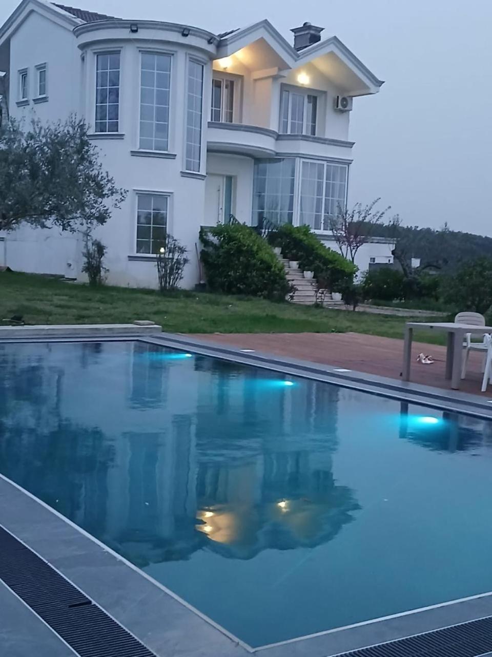Kino Apartment Тирана Екстер'єр фото