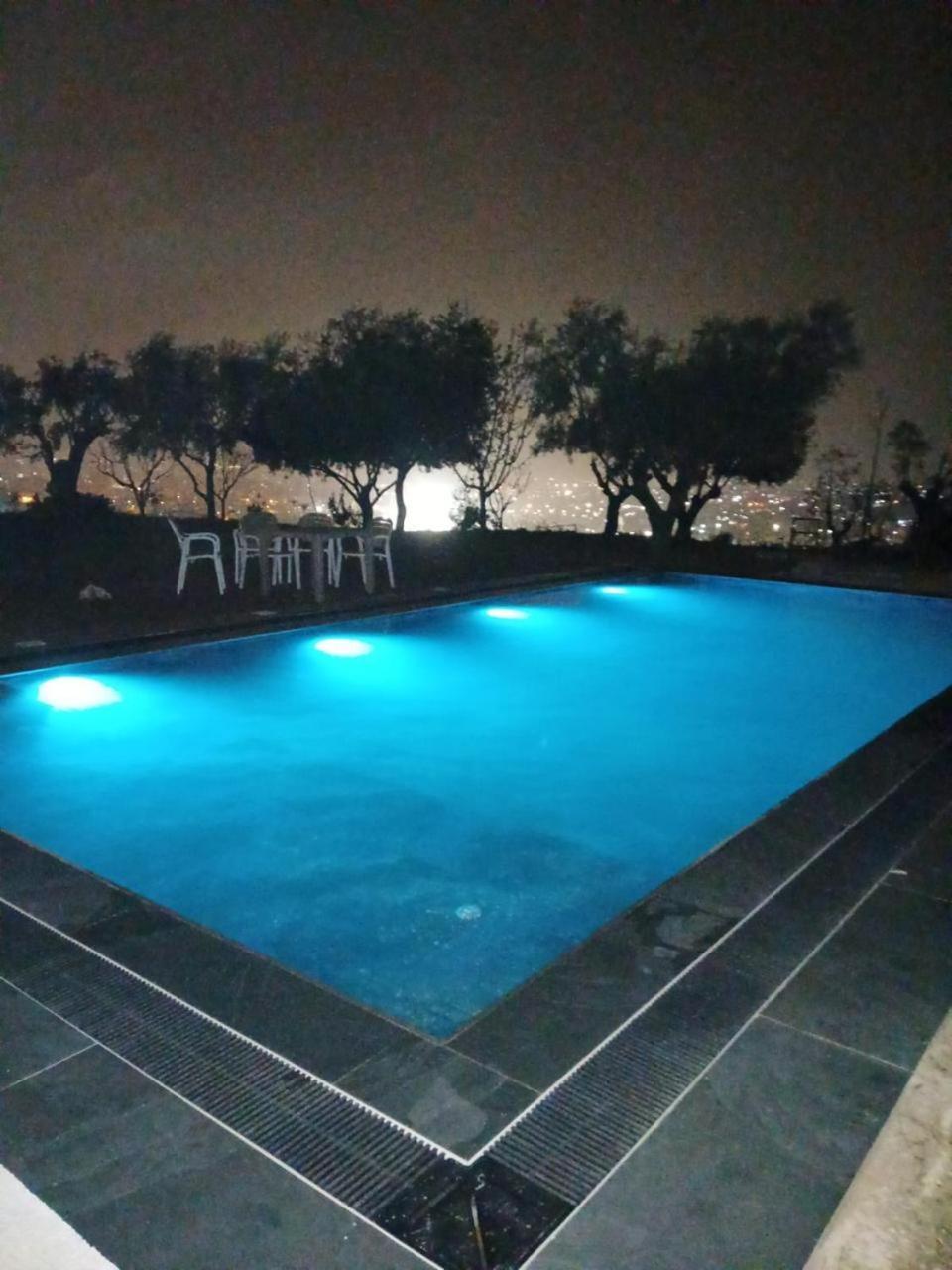 Kino Apartment Тирана Екстер'єр фото