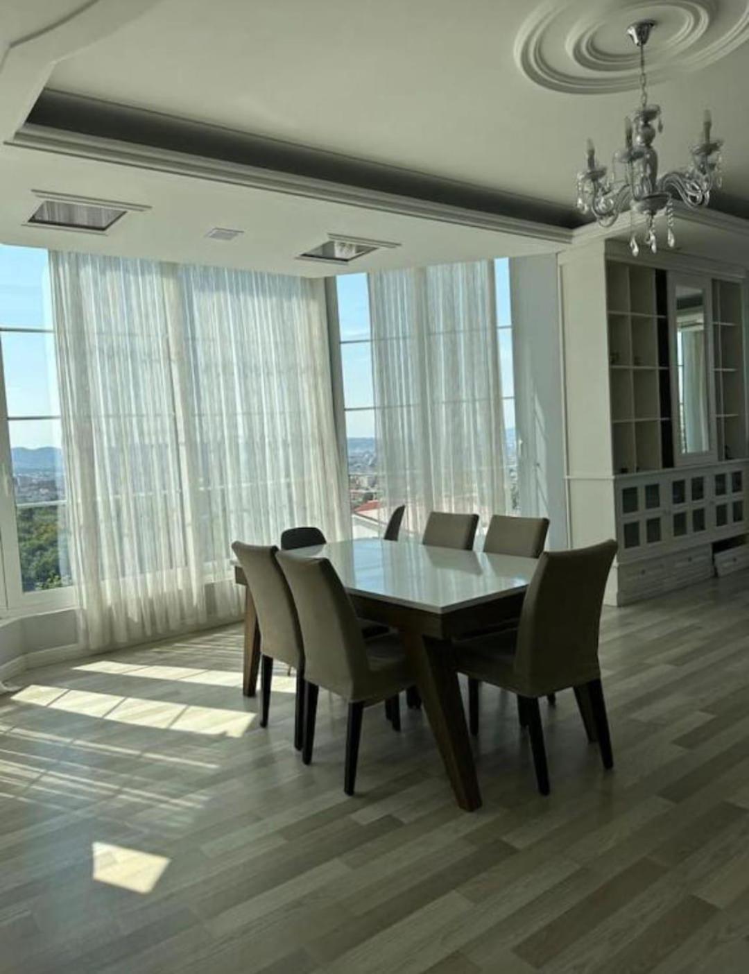 Kino Apartment Тирана Екстер'єр фото